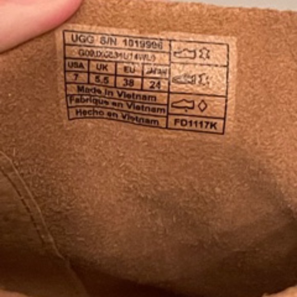 Ugg opened toed suede shoes - Picture 3 of 3